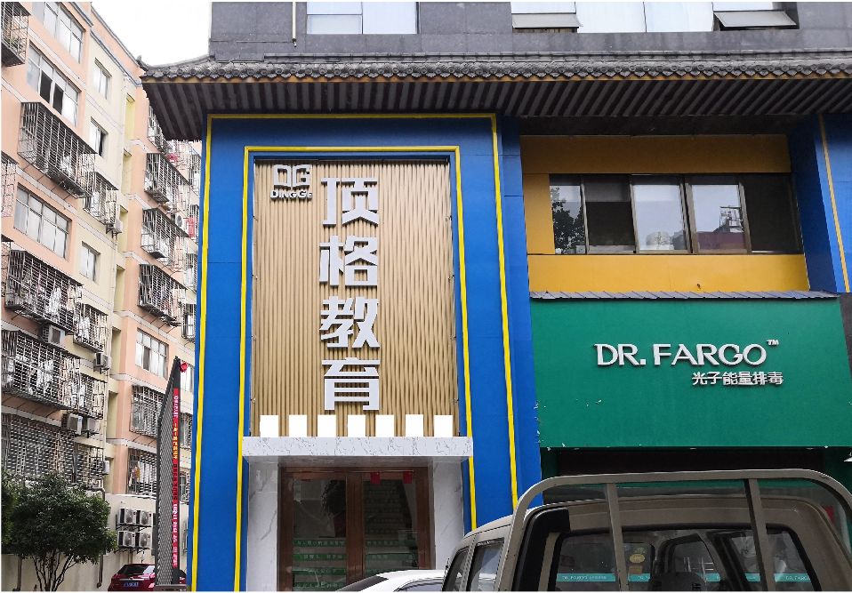 子长门头设计要符合门店特色。