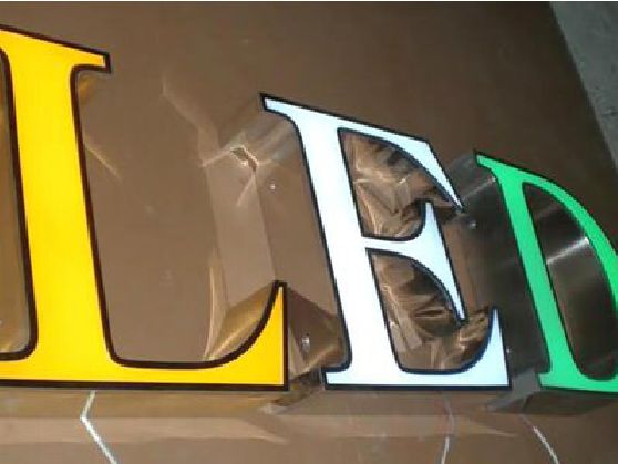 子长介绍LED招牌的基础知识。